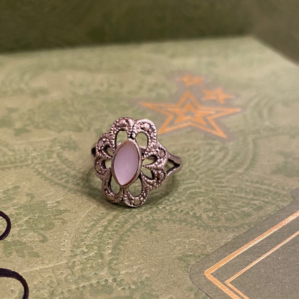 Elegant Silver Floral Ring